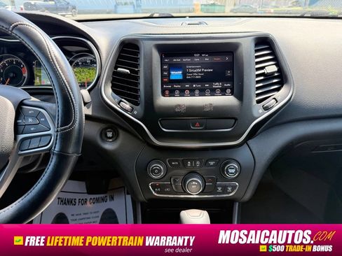 Used 2019 Jeep Cherokee Latitude Plus AWD/4WD image 15