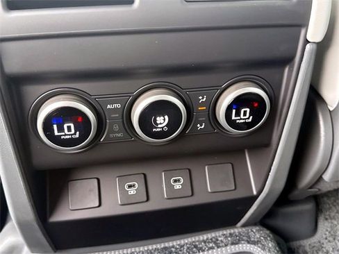 New 2025 Land Rover Defender 130 X-Dynamic SE image 15