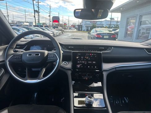 Used 2023 Jeep Grand Cherokee L Laredo image 22