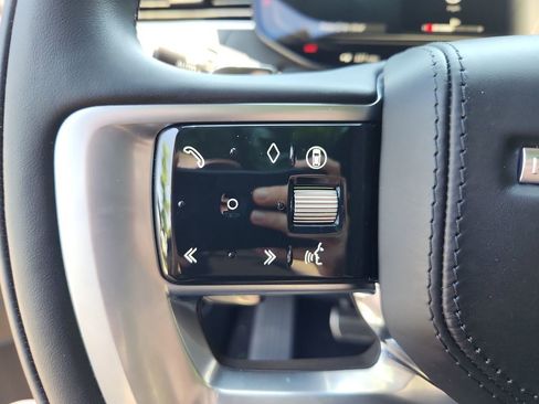 Used 2025 Land Rover Range Rover SE AWD/4WD image 19