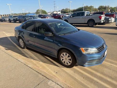 Used 2016 Volkswagen Jetta S image 2