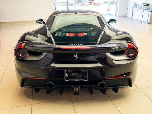 Certified 2018 Ferrari 488 GTB RWD image 5