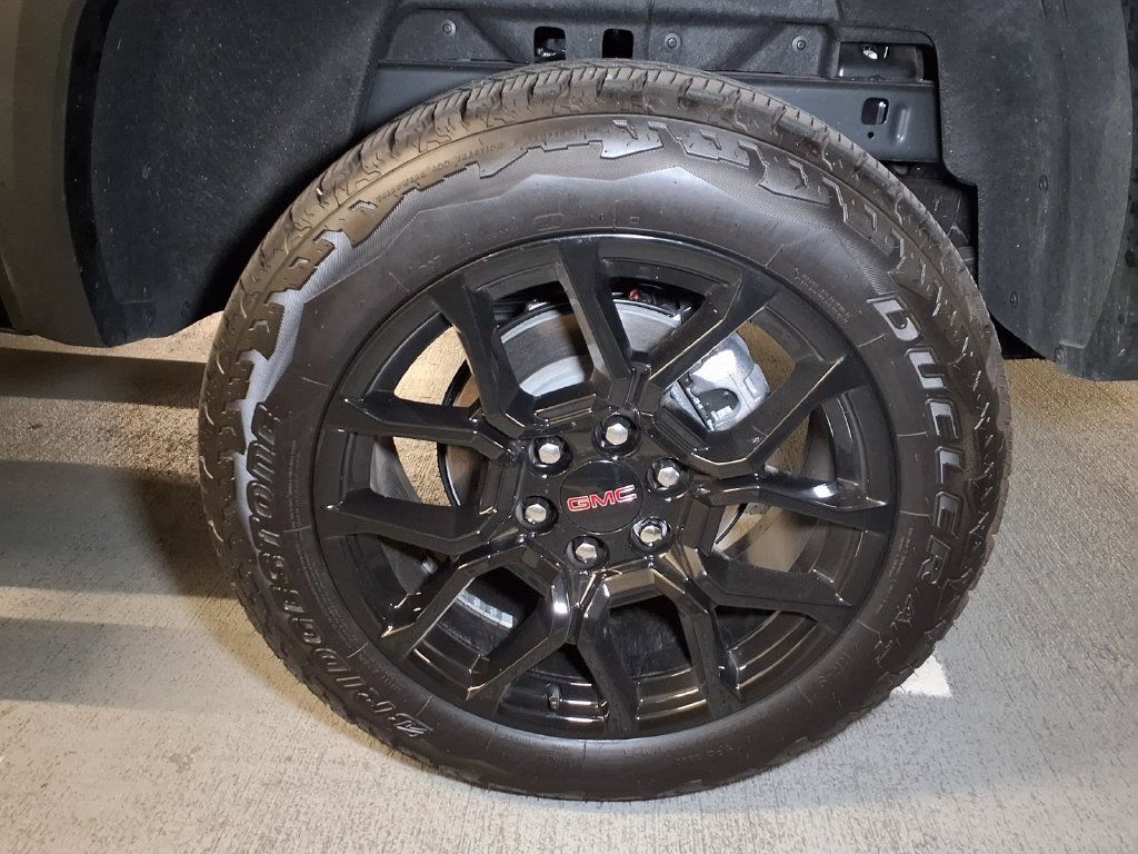 Used 2024 GMC Canyon Denali w/ LPO, Denali Black Edition AWD/4WD image 18