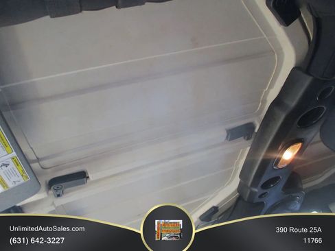 Used 2008 Jeep Wrangler Unlimited Sahara w/ Dual Top Group AWD/4WD image 9