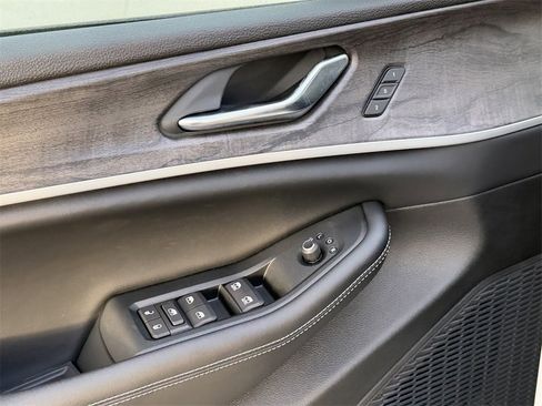 New 2025 Jeep Grand Cherokee L Limited image 13