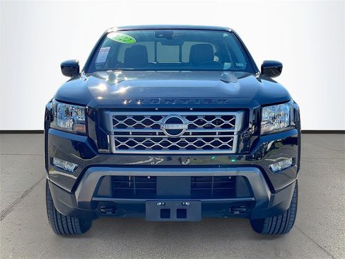 Used 2022 Nissan Frontier SV image 2