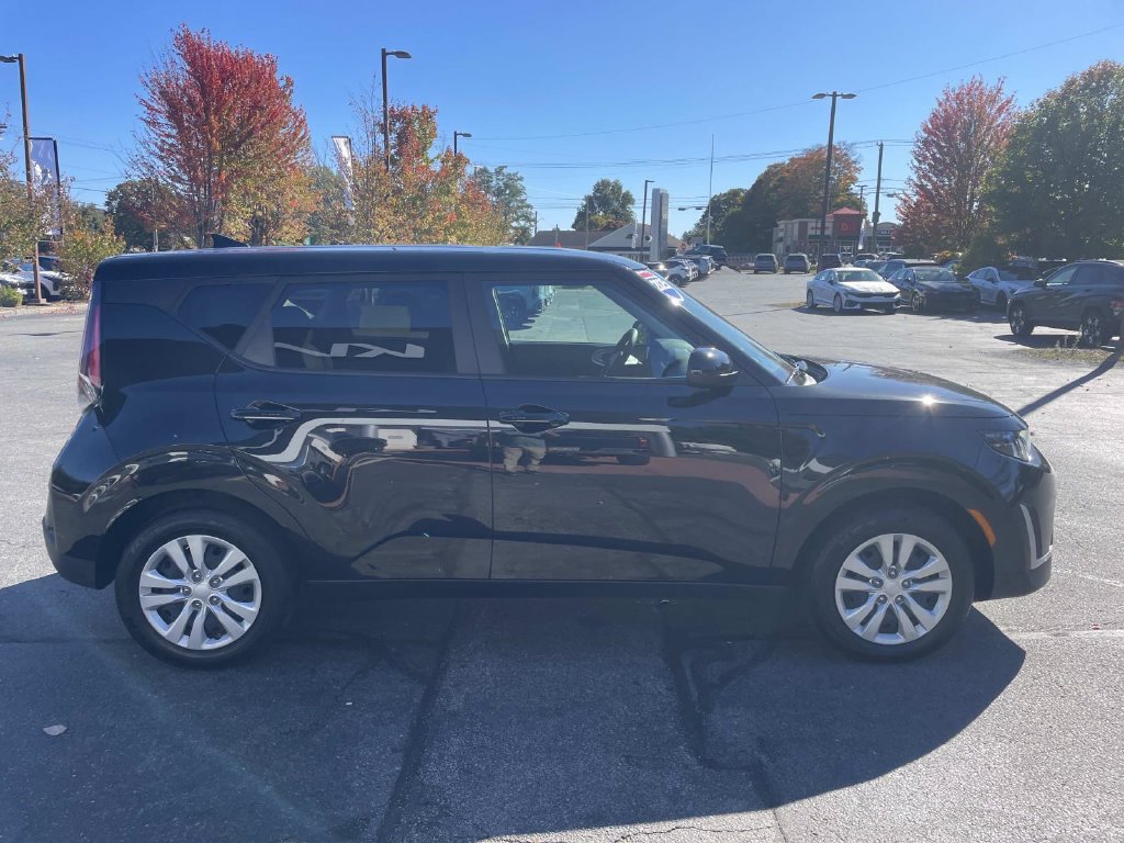 Used 2025 Kia Soul LX FWD image 8