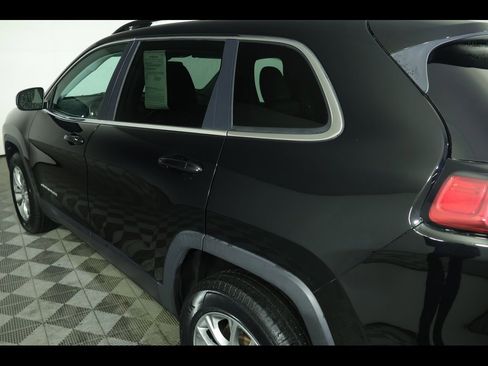 Used 2022 Jeep Cherokee Latitude Lux w/ Sun & Sound Group image 17