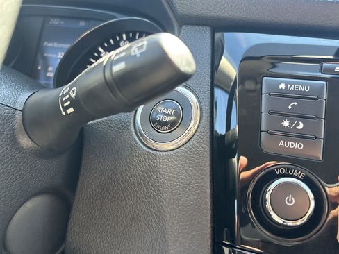 Used 2019 Nissan Rogue SV FWD image 17