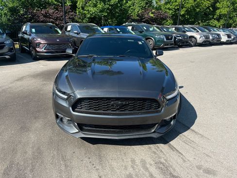 Used 2017 Ford Mustang Coupe RWD image 8