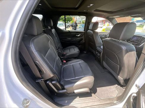 Used 2023 Chevrolet Traverse LT w/ LT Premium Package AWD/4WD image 16