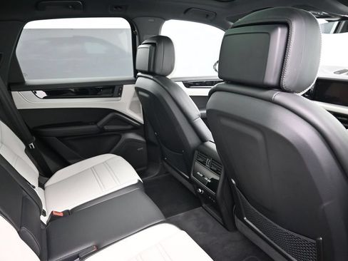 Used 2026 Porsche Cayenne AWD/4WD image 7