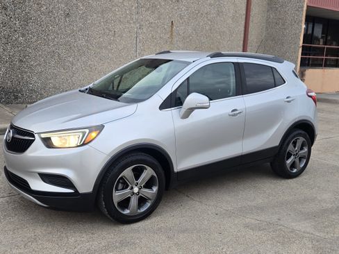 Used 2018 Buick Encore Preferred image 1