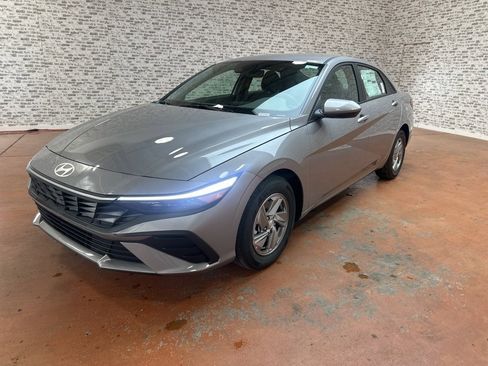 New 2026 Hyundai Elantra SE image 3
