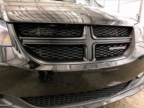 Used 2016 Dodge Grand Caravan R/T FWD image 31