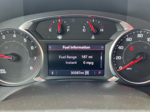 Used 2023 GMC Acadia SLE w/ Driver Convenience Package image 16