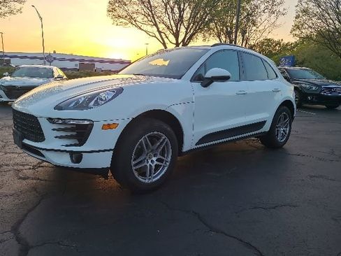 Used 2018 Porsche Macan AWD/4WD image 2