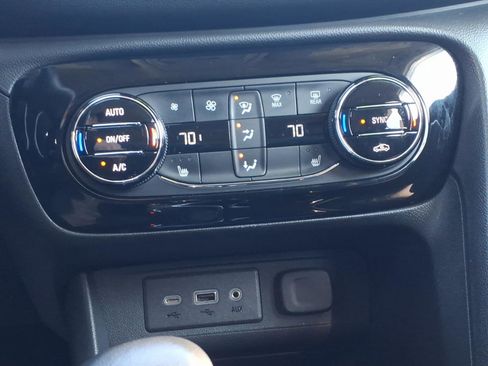 Used 2021 Buick Encore GX Select FWD image 22