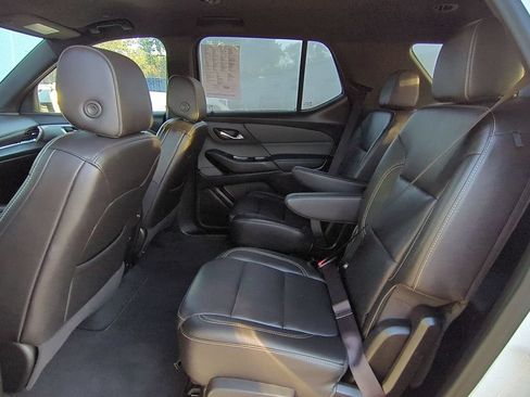Used 2023 Chevrolet Traverse LT FWD image 14