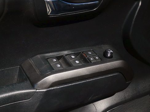Used 2019 Toyota Tacoma TRD Sport AWD/4WD image 11