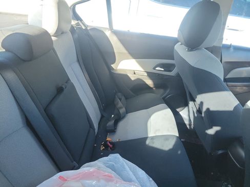 Used 2011 Chevrolet Cruze LS image 7