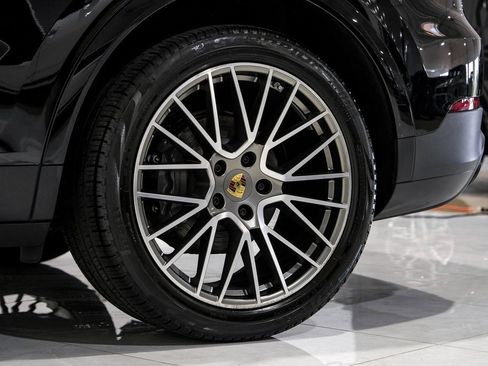 Used 2023 Porsche Cayenne S Platinum w/ Premium Package Plus image 55