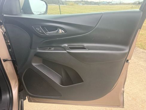 Used 2019 Chevrolet Equinox LT w/ Driver Convenience Package image 21