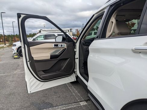 Used 2020 Ford Explorer Platinum w/ Premium Technology Package image 61