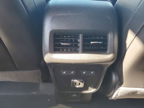 Used 2022 Chevrolet Equinox Premier image 13