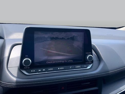 Used 2024 Nissan Rogue S FWD image 26