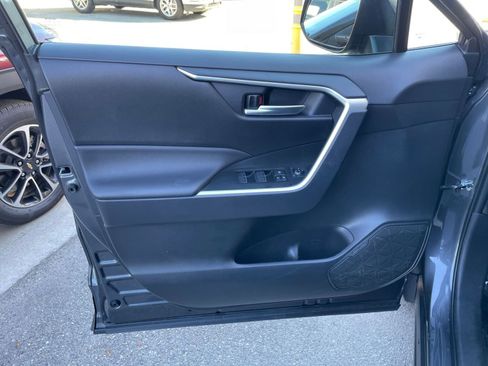 Used 2025 Toyota RAV4 XLE image 20