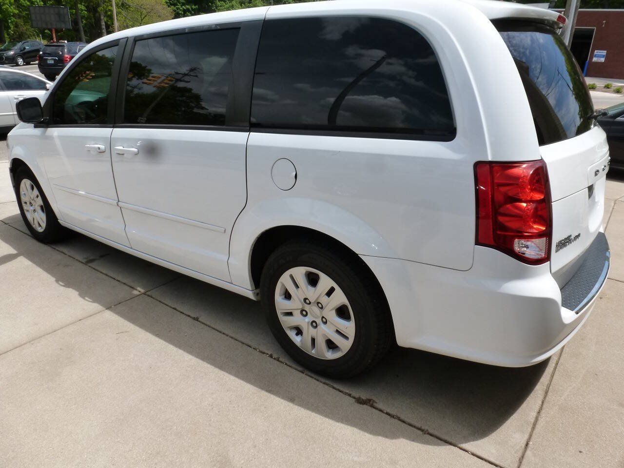 Used 2016 Dodge Grand Caravan SE w/ Quick Order Package 29E SE FWD image 4
