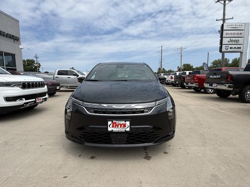 New 2027 Chrysler Pacifica Select FWD image 30