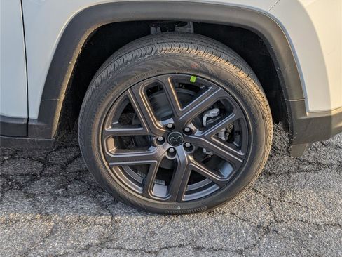 New 2026 Jeep Compass Latitude image 5