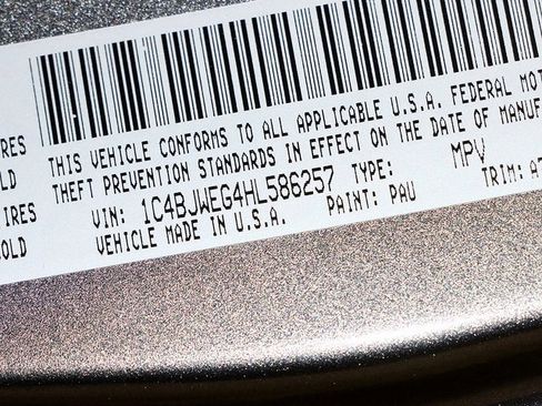 Used 2017 Jeep Wrangler Unlimited Sahara w/ Connectivity Group image 35