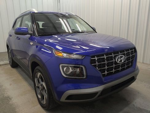 Used 2025 Hyundai Venue Limited FWD image 13