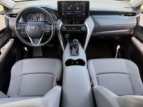 Used 2021 Toyota Venza LE AWD/4WD image 14