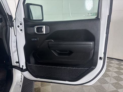 Used 2019 Jeep Wrangler Sport image 22