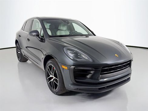 Certified 2022 Porsche Macan S image 9
