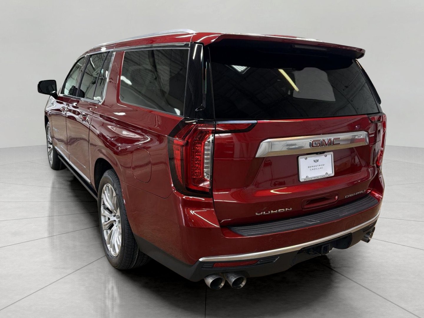 Used 2021 GMC Yukon XL Denali w/ Denali Premium Package AWD/4WD image 6