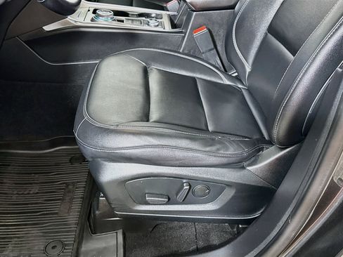 Used 2020 Ford Explorer XLT w/ Equipment Group 202A AWD/4WD image 21