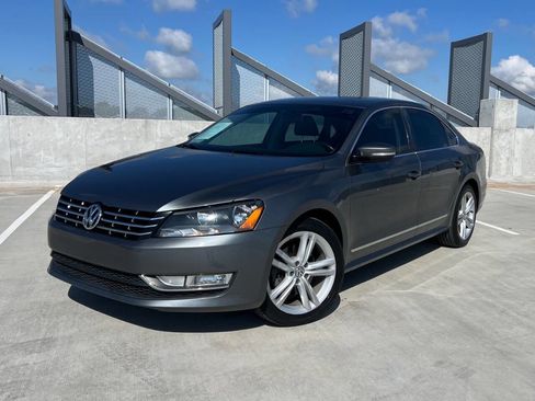Used 2014 Volkswagen Passat TDI SEL Premium FWD image 2