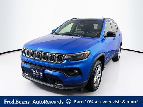 Used 2024 Jeep Compass Latitude AWD/4WD image 3