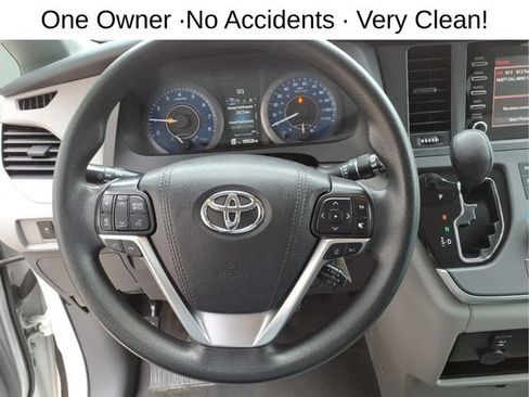 Used 2020 Toyota Sienna L FWD image 15