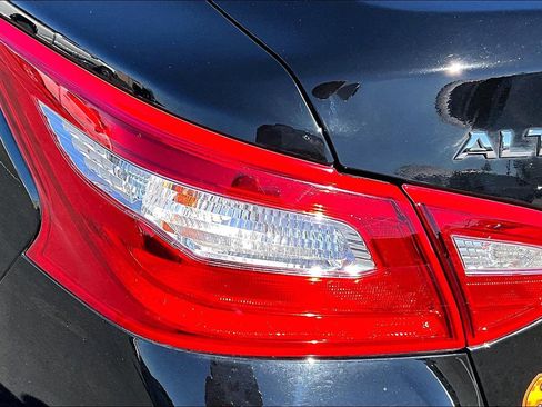Used 2017 Nissan Altima 2.5 SV image 29