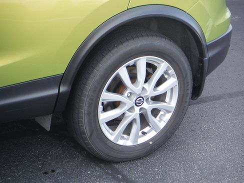 Used 2021 Nissan Rogue Sport SV AWD/4WD image 3