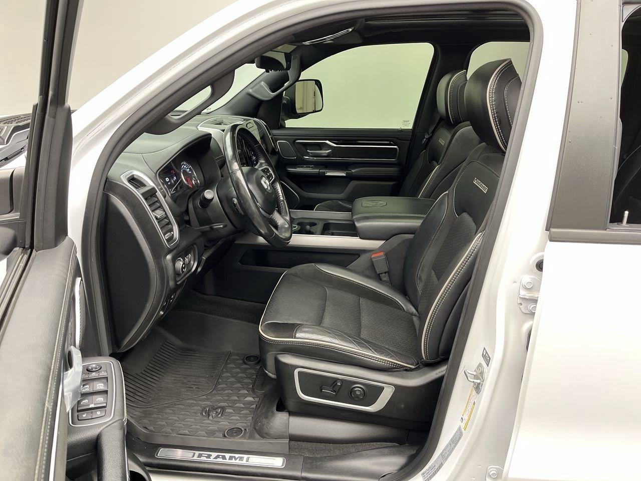 Used 2021 RAM 1500 Laramie AWD/4WD image 3