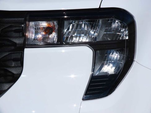 Certified 2025 Ford Maverick XLT w/ XLT Luxury Package image 9