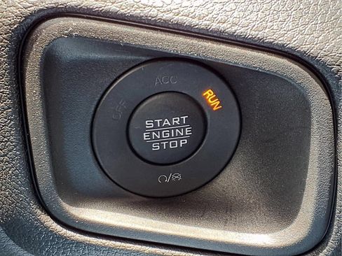 Used 2025 Jeep Gladiator Sport AWD/4WD image 24