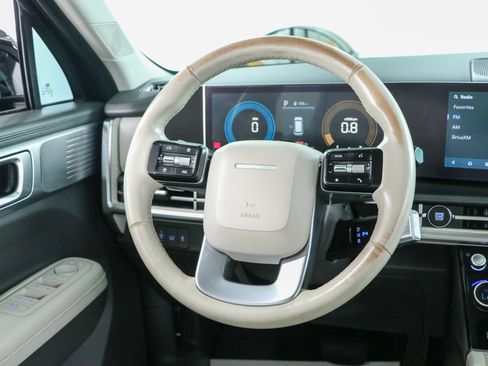 Used 2025 Hyundai Santa Fe SEL FWD image 12